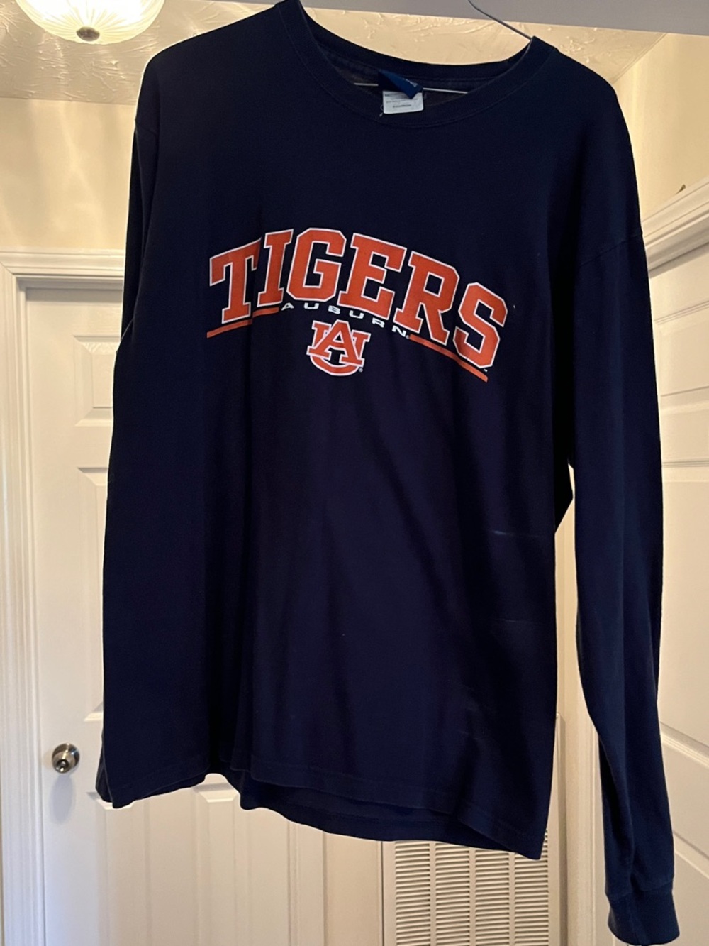 Auburn Tigers' Navy Long-Sleeve Tee